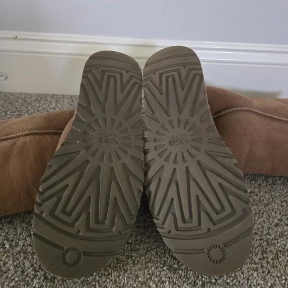 Uggs Women's Tan Suede Boots - Picture 4 of 9